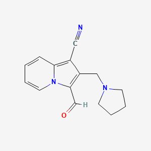 molecular formula C15H15N3O B1522153 3-Formyl-2-(pyrrolidin-1-ylmethyl)indolizine-1-carbonitrile CAS No. 1209676-96-9