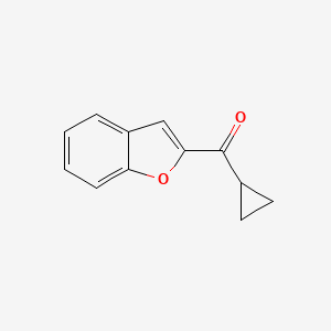 molecular formula C12H10O2 B1522592 2-シクロプロパンカルボニル-1-ベンゾフラン CAS No. 1311316-29-6