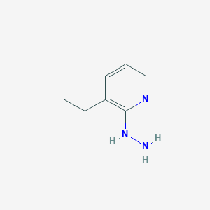 molecular formula C8H13N3 B15230694 2-Hydrazinyl-3-isopropylpyridine 