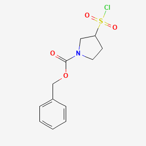 molecular formula C12H14ClNO4S B1523707 苄基 3-(氯磺酰基)吡咯烷-1-甲酸酯 CAS No. 1035173-74-0