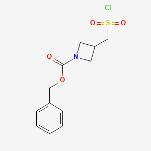 molecular formula C12H14ClNO4S B15243227 Benzyl 3-((chlorosulfonyl)methyl)azetidine-1-carboxylate 