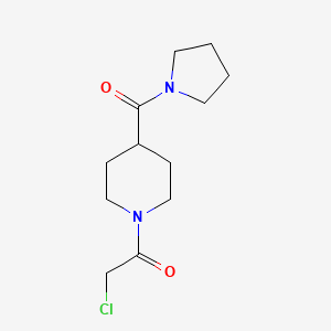 molecular formula C12H19ClN2O2 B1524860 2-Chloro-1-[4-(pyrrolidine-1-carbonyl)piperidin-1-yl]ethan-1-one CAS No. 1311313-62-8