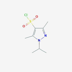 molecular formula C8H13ClN2O2S B1525079 1-isopropyl-3,5-dimethyl-1H-pyrazole-4-sulfonyl chloride CAS No. 1183269-60-4