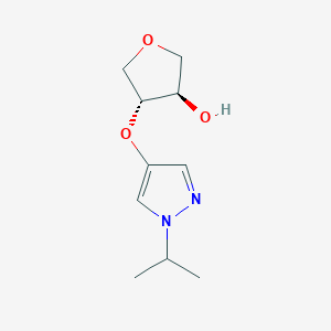 (3R,4R)-4-{[1-(propan-2-yl)-1H-pyrazol-4-yl]oxy}oxolan-3-ol