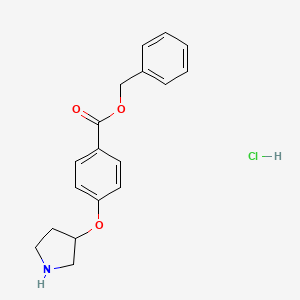 molecular formula C18H20ClNO3 B1525690 Benzyl 4-(3-pyrrolidinyloxy)benzoate hydrochloride CAS No. 1220034-69-4