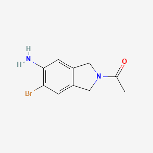 molecular formula C10H11BrN2O B15259206 1-(5-amino-6-bromo-2,3-dihydro-1H-isoindol-2-yl)ethan-1-one 