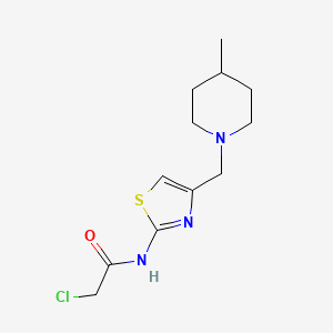 molecular formula C12H18ClN3OS B15259872 2-Chloro-N-{4-[(4-methylpiperidin-1-yl)methyl]-1,3-thiazol-2-yl}acetamide 