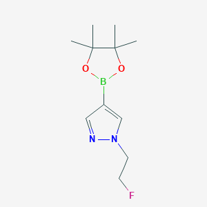 molecular formula C11H18BFN2O2 B1526710 1-(2-fluoroethyl)-4-(4,4,5,5-tetramethyl-1,3,2-dioxaborolan-2-yl)-1H-pyrazole CAS No. 1049730-39-3