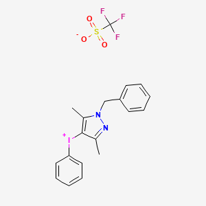 molecular formula C19H18F3IN2O3S B1527172 (1-Benzyl-3,5-dimethyl-1H-pyrazol-4-yl)(phenyl)-iodonium trifluoromethanesulfonate CAS No. 1452577-07-9