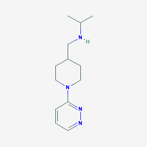 (Propan-2-yl)({[1-(pyridazin-3-yl)piperidin-4-yl]methyl})amine