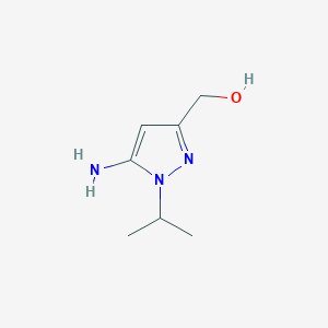 molecular formula C7H13N3O B1527680 1H-吡唑-3-甲醇，5-氨基-1-(1-甲基乙基)- CAS No. 1224888-26-9