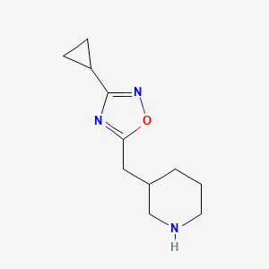B1528644 3-Cyclopropyl-5-(piperidin-3-ylmethyl)-1,2,4-oxadiazole CAS No. 1247982-73-5