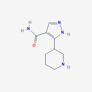 molecular formula C9H14N4O B1529003 3-(哌啶-3-基)-1H-吡唑-4-甲酰胺 CAS No. 1803586-13-1