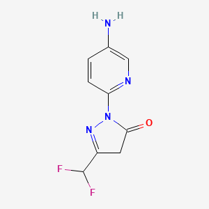 molecular formula C9H8F2N4O B1529332 1-(5-氨基吡啶-2-基)-3-(二氟甲基)-4,5-二氢-1H-吡唑-5-酮 CAS No. 1340218-96-3