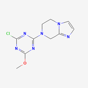 molecular formula C10H11ClN6O B1529346 2-氯-4-{5H,6H,7H,8H-咪唑并[1,2-a]哒嗪-7-基}-6-甲氧基-1,3,5-三嗪 CAS No. 1498138-00-3