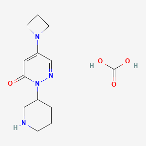 molecular formula C13H20N4O4 B1529502 5-(氮杂环丁-1-基)-2-(哌啶-3-基)-2,3-二氢吡哒嗪-3-酮；碳酸 CAS No. 1803595-23-4