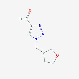 molecular formula C8H11N3O2 B1530305 1-[(オキソラン-3-イル)メチル]-1H-1,2,3-トリアゾール-4-カルバルデヒド CAS No. 1484653-79-3