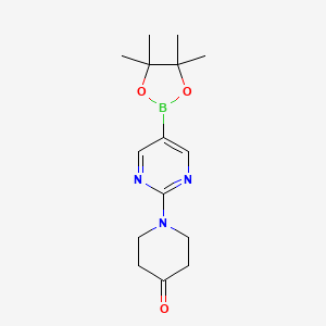 molecular formula C15H22BN3O3 B1530494 1-(5-(4,4,5,5-四甲基-1,3,2-二氧杂硼环-2-基)嘧啶-2-基)哌啶-4-酮 CAS No. 1202805-27-3