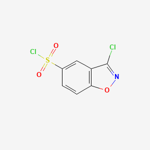 molecular formula C7H3Cl2NO3S B1530703 1,2-苯并异恶唑-5-磺酰氯，3-氯- CAS No. 869885-72-3