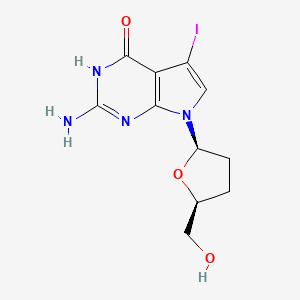 molecular formula C11H13IN4O3 B1530895 2-氨基-7-((2R,5S)-5-(羟甲基)四氢呋喃-2-基)-5-碘-3,7-二氢-4H-吡咯并[2,3-d]嘧啶-4-酮 CAS No. 114748-67-3