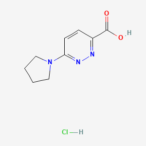 molecular formula C9H12ClN3O2 B1531126 6-(Pyrrolidin-1-yl)pyridazin-3-carbonsäure-Hydrochlorid CAS No. 1240527-98-3