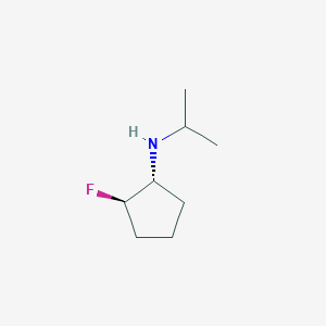 B1531795 (1R,2R)-2-fluoro-N-(propan-2-yl)cyclopentan-1-amine CAS No. 2165819-43-0