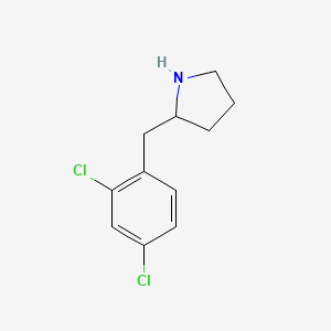 molecular formula C11H13Cl2N B15323382 2-[(2,4-Dichlorophenyl)methyl]pyrrolidine 