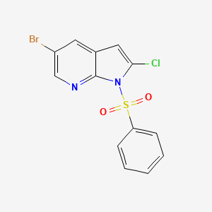 molecular formula C13H8BrClN2O2S B1532378 5-溴-2-氯-1-(苯磺酰基)-1H-吡咯并[2,3-b]吡啶 CAS No. 1299607-35-4