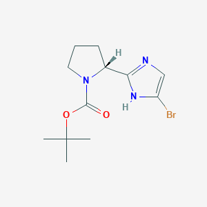 molecular formula C12H18BrN3O2 B1532775 叔丁基 (2R)-2-(4-溴-1H-咪唑-2-基)吡咯烷-1-羧酸酯 CAS No. 1370600-56-8