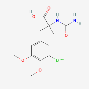 molecular formula C13H17BN2O5 B15353893 3-(3-Boryl-4,5-dimethoxyphenyl)-2-methyl-2-ureidopropanoic Acid 