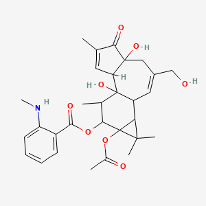 [13-Acetyloxy-1,6-dihydroxy-8-(hydroxymethyl)-4,12,12,15-tetramethyl-5-oxo-14-tetracyclo[8.5.0.02,6.011,13]pentadeca-3,8-dienyl] 2-(methylamino)benzoate