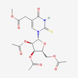 molecular formula C18H22N2O10S B15364420 methyl 2-[1-[(2R,3R,4R,5R)-3,4-diacetyloxy-5-(acetyloxymethyl)oxolan-2-yl]-4-oxo-2-sulfanylidenepyrimidin-5-yl]acetate 