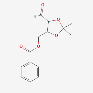 (5-Formyl-2,2-dimethyl-1,3-dioxolan-4-yl)methyl benzoate