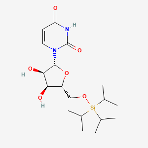 1-[(2R,3R,4S,5R)-3,4-dihydroxy-5-[tri(propan-2-yl)silyloxymethyl]oxolan-2-yl]pyrimidine-2,4-dione