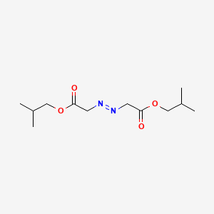 Bis(2-methylpropyl) 2,2'-[(E)-diazenediyl]diacetate