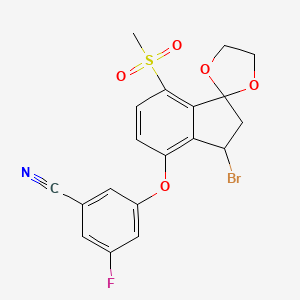 molecular formula C19H15BrFNO5S B15504322 3-((3'-Bromo-7'-(methylsulfonyl)-2',3'-dihydrospiro[[1,3]dioxolane-2,1'-inden]-4'-yl)oxy)-5-fluorobenzonitrile 