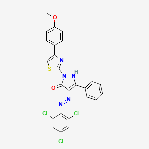 (4E)-2-[4-(4-methoxyphenyl)-1,3-thiazol-2-yl]-5-phenyl-4-[2-(2,4,6-trichlorophenyl)hydrazinylidene]-2,4-dihydro-3H-pyrazol-3-one