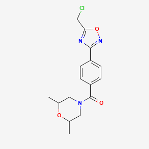 molecular formula C16H18ClN3O3 B15509319 [4-[5-(Chloromethyl)-1,2,4-oxadiazol-3-yl]phenyl]-(2,6-dimethylmorpholin-4-yl)methanone 