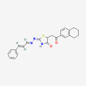 (E)-5-(2-oxo-2-(5,6,7,8-tetrahydronaphthalen-2-yl)ethyl)-2-((E)-((E)-3-phenylallylidene)hydrazono)thiazolidin-4-one