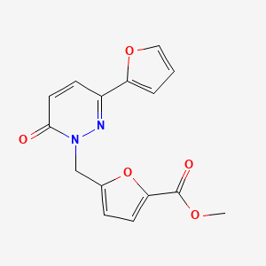 molecular formula C15H12N2O5 B15528428 methyl 5-((3-(furan-2-yl)-6-oxopyridazin-1(6H)-yl)methyl)furan-2-carboxylate 