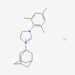 molecular formula C22H31ClN2 B1627100 1-(1-金刚烷基)-3-(2,4,6-三甲基苯基)咪唑啉氯化物 CAS No. 639820-61-4
