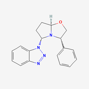 molecular formula C18H18N4O B1640591 1H-Benzotriazole,1-[(3S,5R,7aR)-hexahydro-3-phenylpyrrolo[2,1-b]oxazol-5-yl]- 
