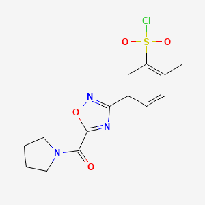 molecular formula C14H14ClN3O4S B1650313 2-Methyl-5-[5-(pyrrolidin-1-ylcarbonyl)-1,2,4-oxadiazol-3-yl]benzenesulfonyl chloride CAS No. 1170473-39-8