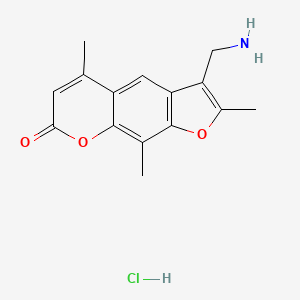 molecular formula C15H16ClNO3 B1664891 7H-呋喃(3,2-g)(1)苯并吡喃-7-酮，3-(氨基甲基)-2,5,9-三甲基-，盐酸盐 CAS No. 62442-61-9