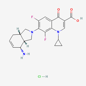 molecular formula C21H22ClF2N3O3 B1667347 3-喹啉甲酸，7-(4-氨基-1,3,3a,4,7,7a-六氢-2H-异吲哚-2-基)-1-环丙基-6,8-二氟-1,4-二氢-4-氧代-，单盐酸盐，(3aα,4β,7aα)-(-)- CAS No. 145902-81-4