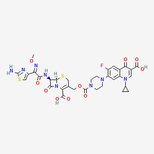 B1680669 (6R,7R)-7-[[(2E)-2-(2-Amino-1,3-thiazol-4-yl)-2-methoxyiminoacetyl]amino]-3-[[4-(3-carboxy-1-cyclopropyl-6-fluoro-4-oxoquinolin-7-yl)piperazine-1-carbonyl]oxymethyl]-8-oxo-5-thia-1-azabicyclo[4.2.0]oct-2-ene-2-carboxylic acid CAS No. 135312-05-9