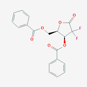 molecular formula C19H14F2O6 B016818 ((2R,3R)-3-(Benzoyloxy)-4,4-difluoro-5-oxotetrahydrofuran-2-yl)methyl benzoate CAS No. 122111-01-7