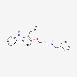 B1683502 benzyl(3-{[1-(prop-2-en-1-yl)-9H-carbazol-2-yl]oxy}propyl)amine CAS No. 780736-74-5
