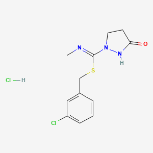 molecular formula C12H15Cl2N3OS B2353915 1-(((3-Chlorobenzyl)sulfanyl)(methylimino)methyl)-3-oxotetrahydro-1H-pyrazol-1-ium chloride CAS No. 317377-38-1