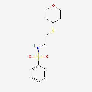 molecular formula C13H19NO3S2 B2355015 N-(2-((四氢-2H-吡喃-4-基)硫基)乙基)苯磺酰胺 CAS No. 2034447-49-7